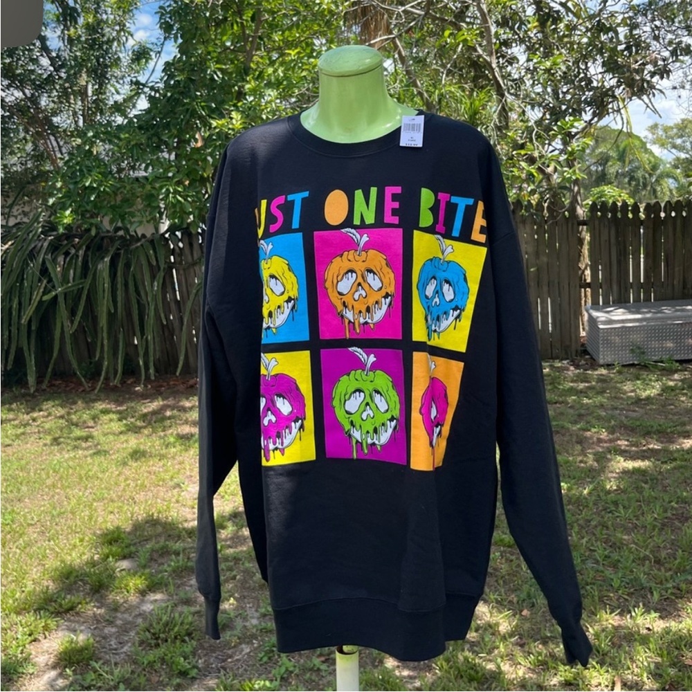 Disney Snow White Poison Apple Mens Size XL NWT